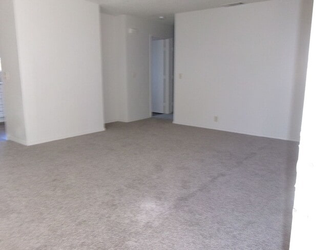 7925 Montgomery Ave in Stockton, CA - Building Photo - Building Photo