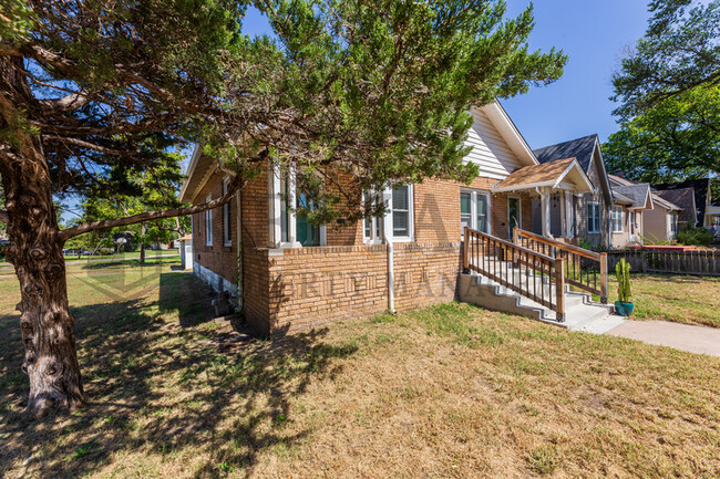 1812 W McKee Ave in Wichita, KS - Foto de edificio - Building Photo