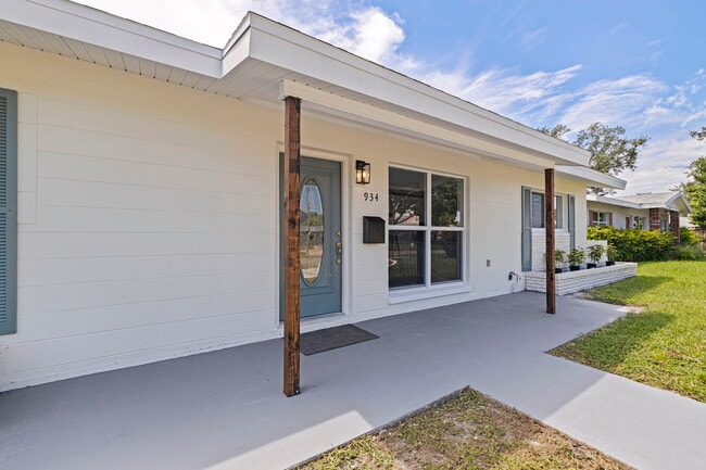 934 41st Ave NE in St. Petersburg, FL - Building Photo - Building Photo