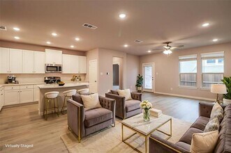 7104 Joy Ln in Watauga, TX - Foto de edificio - Building Photo