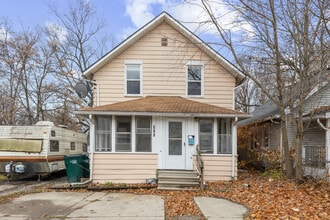 922 Dakin St, Unit 1 in Lansing, MI - Building Photo - Building Photo