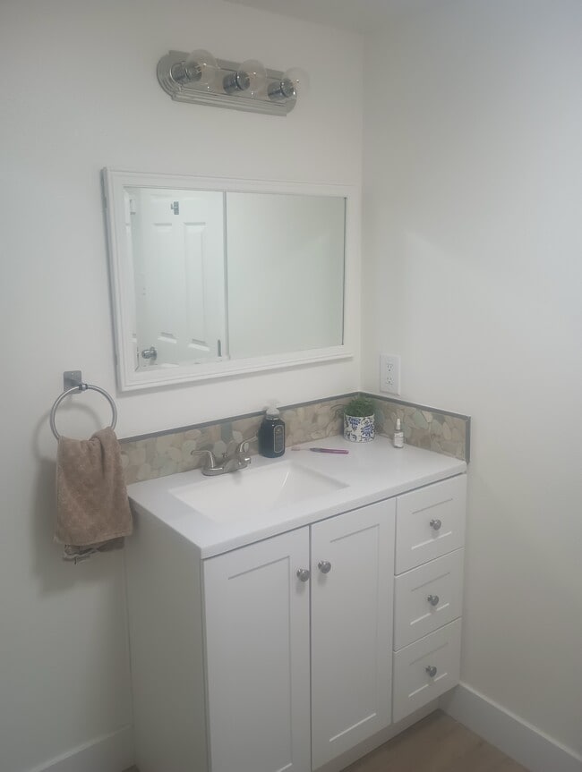 property at 1037 N Primrose Ave