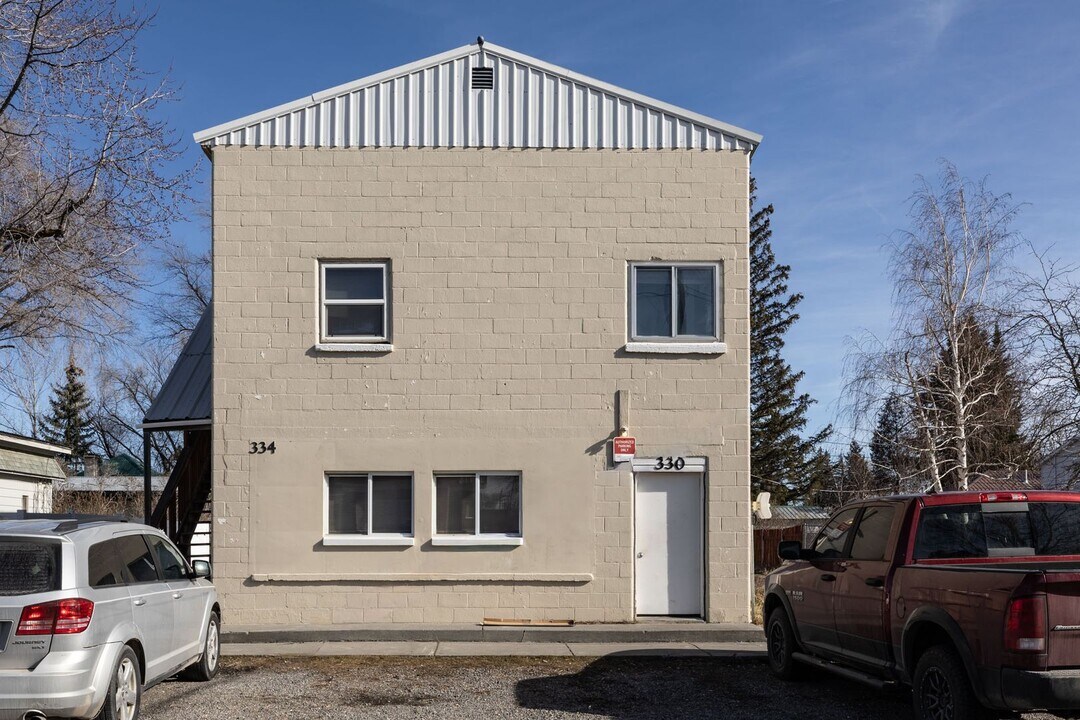 330 N 1st E in St Anthony, ID - Building Photo