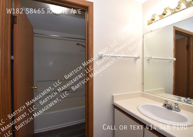 W182S8465-S8465 Racine Ave in Muskego, WI - Building Photo - Building Photo