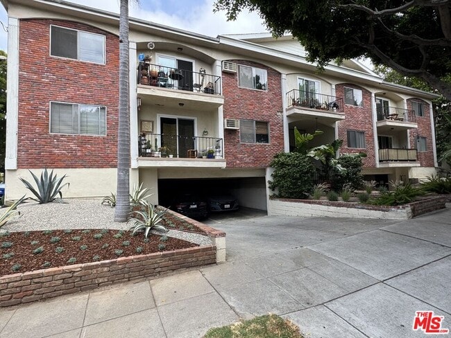 property at 2803 Arizona Ave