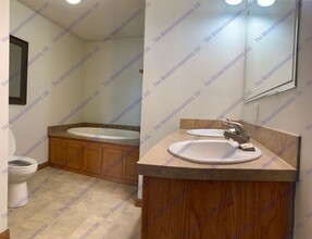 407 E Church St in Champaign, IL - Building Photo - Building Photo