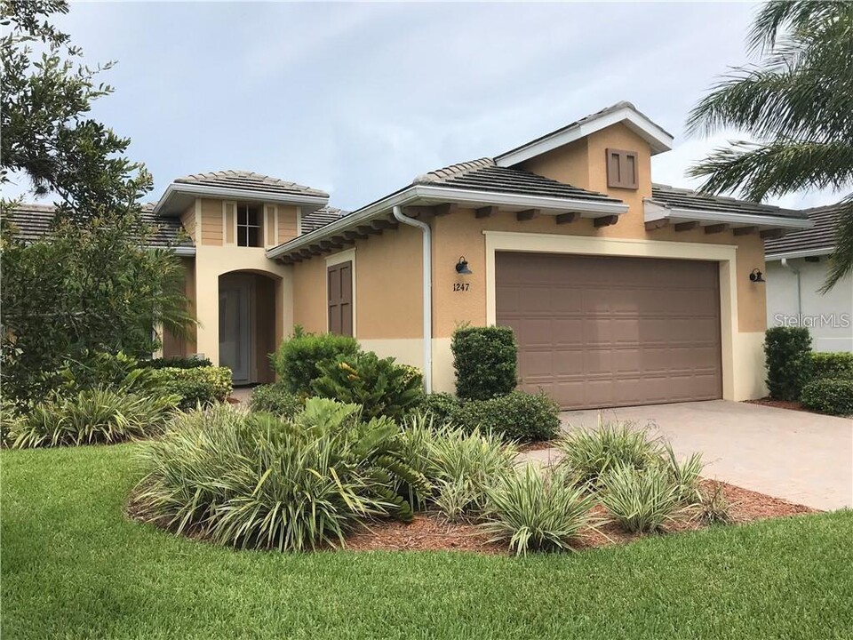 1247 Tidewater Ct in Bradenton, FL - Building Photo