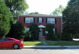 202 Gibson St in Falls Church, VA - Foto de edificio - Building Photo