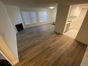 10911 Rochester Ave in Los Angeles, CA - Building Photo - Building Photo