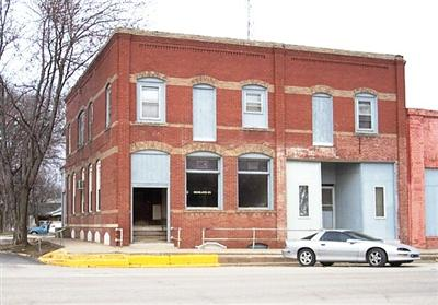 422 W Main St in Highland, KS - Foto de edificio