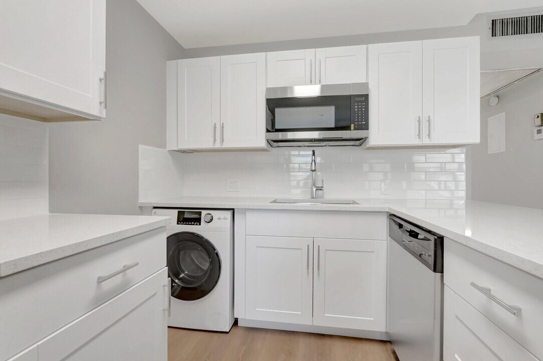 296 Fanshaw H in Boca Raton, FL - Building Photo