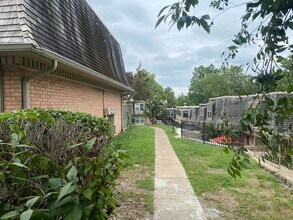 3000 Hillsboro Pike in Nashville, TN - Foto de edificio - Building Photo