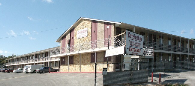 Kensington Apartments in Austin, TX - Building Photo - Building Photo