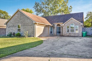 1236 Sagebrush St in Angleton, TX - Building Photo