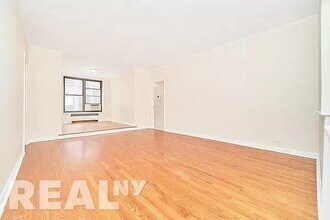 124 E 24th St in New York, NY - Building Photo - Building Photo
