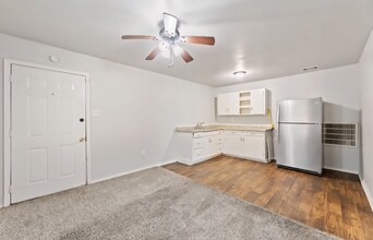 2539 Hillsboro Ave in Dallas, TX - Building Photo - Building Photo