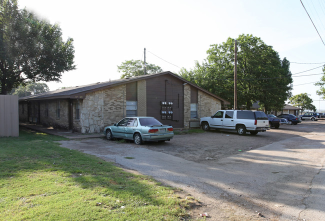 1108 Allen St in Irving, TX - Building Photo - Building Photo