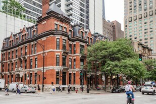801 N Wabash Ave in Chicago, IL - Building Photo