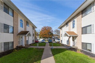 OakLee Apartment Homes in Cedar Rapids, IA - Building Photo
