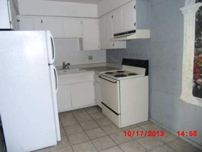 property at 605 S Royal Crest Cir