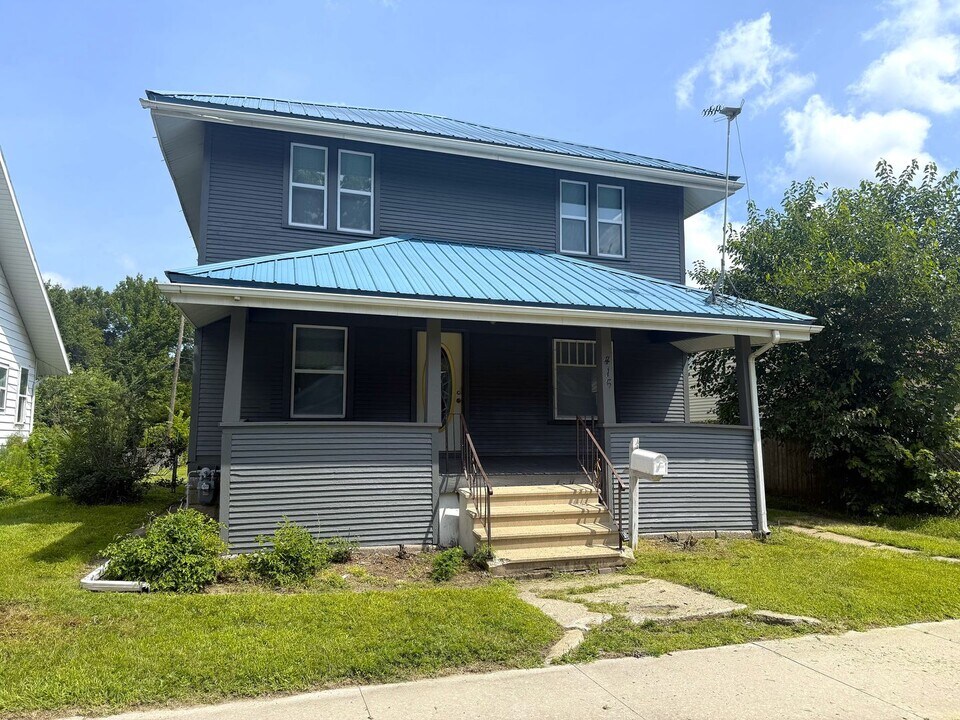 416 Riehl St in Waterloo, IA - Building Photo