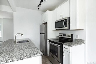 144 Union St in Poughkeepsie, NY - Building Photo - Building Photo