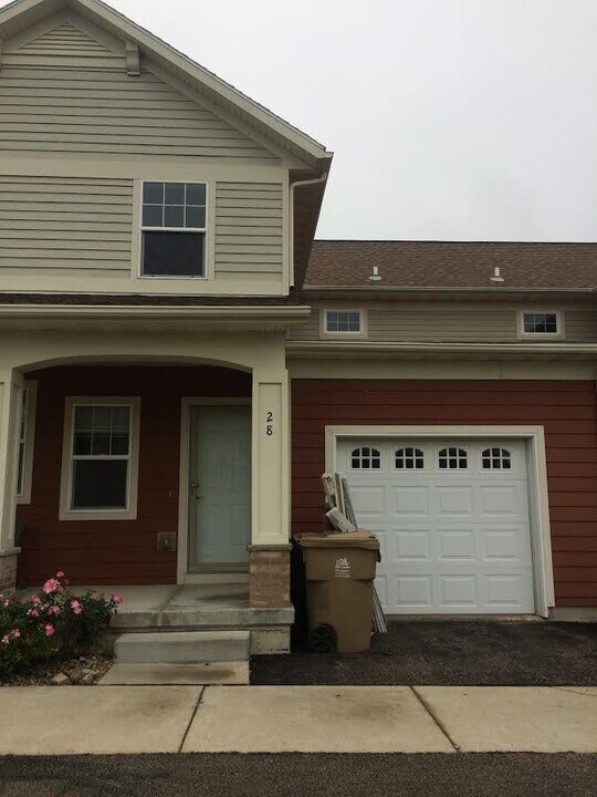 28 Canyon Ln in McFarland, WI - Building Photo