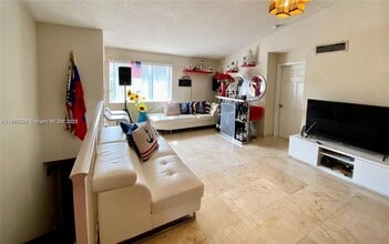 8039 Lake Dr, Unit 201 in Doral, FL - Building Photo - Building Photo