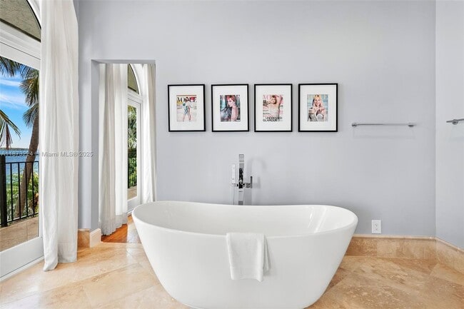 property at 814 W Dilido Dr