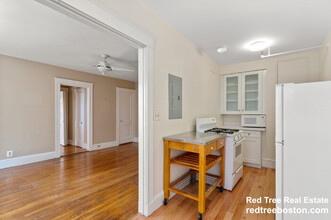 1607 Commonwealth Ave, Unit 12A in Boston, MA - Building Photo - Building Photo