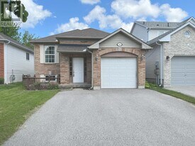 44 Moir Crescent in Barrie, ON - Building Photo