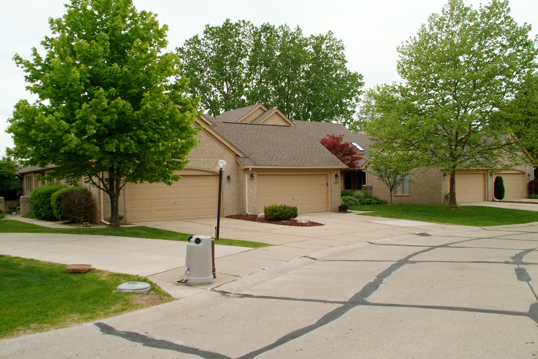 28502 Dawnridge in Troy, MI - Building Photo