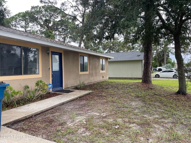 241 Medea Ave NW in Palm Bay, FL - Building Photo - Building Photo