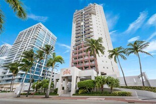 6767 Collins Ave, Unit 1709 in Miami, FL - Building Photo