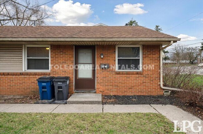 property at 5536 Douglas Rd