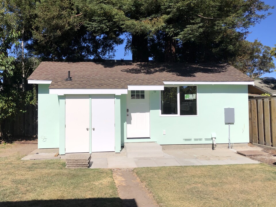 1129 E Cliff Dr in Santa Cruz, CA - Building Photo