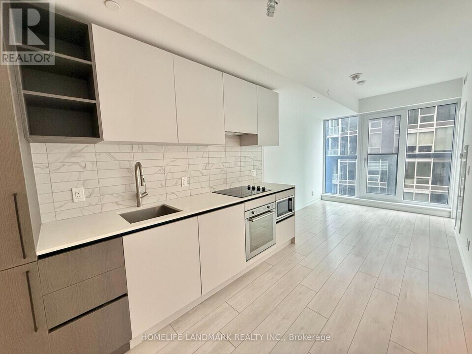 55-4355 Mercer St in Toronto, ON - Building Photo