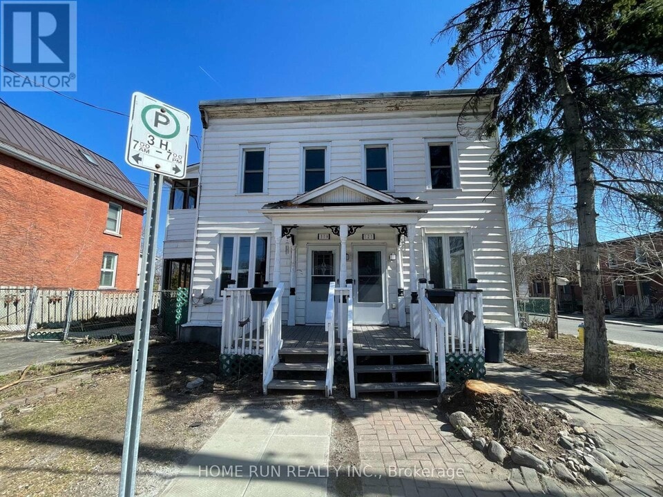 121 CONCORD St in Ottawa, ON - Building Photo