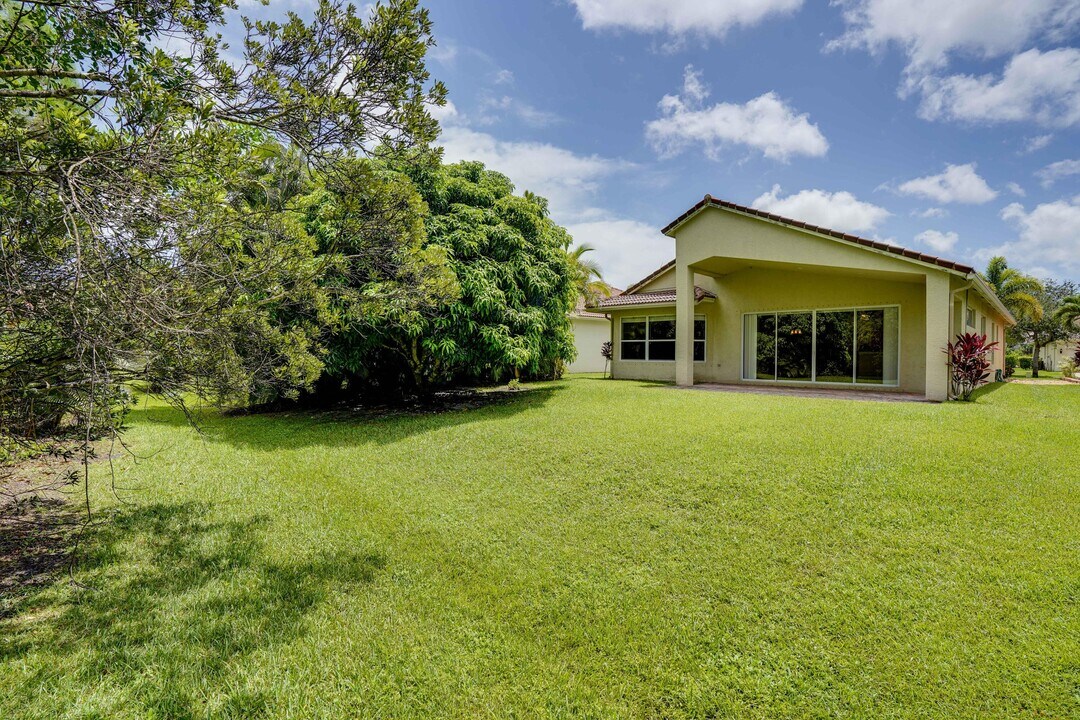 6964 SE Cricket Ct in Stuart, FL - Building Photo