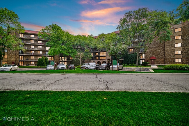 111 S Baybrook Dr