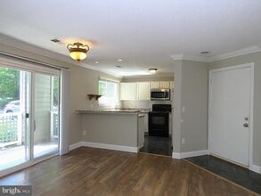11701 Summerchase Cir in Reston, VA - Building Photo - Building Photo