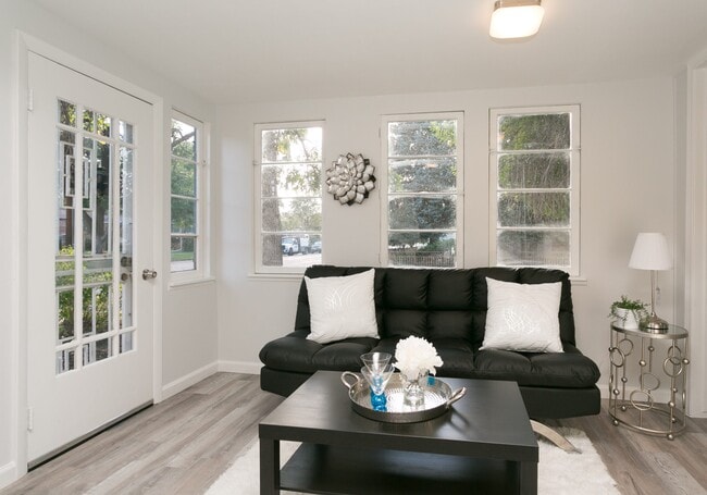 4898 S Logan St in Englewood, CO - Foto de edificio - Building Photo