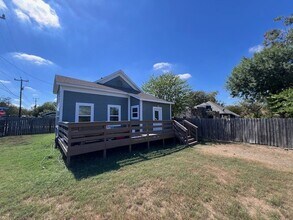 1003 W Elsmere Pl in San Antonio, TX - Building Photo - Building Photo