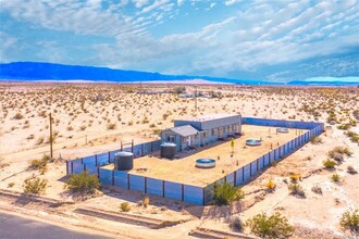 4374 Pinto Mountain Rd in Twentynine Palms, CA - Building Photo - Building Photo