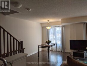 18 Mappin WY in Whitby, ON - Building Photo - Building Photo