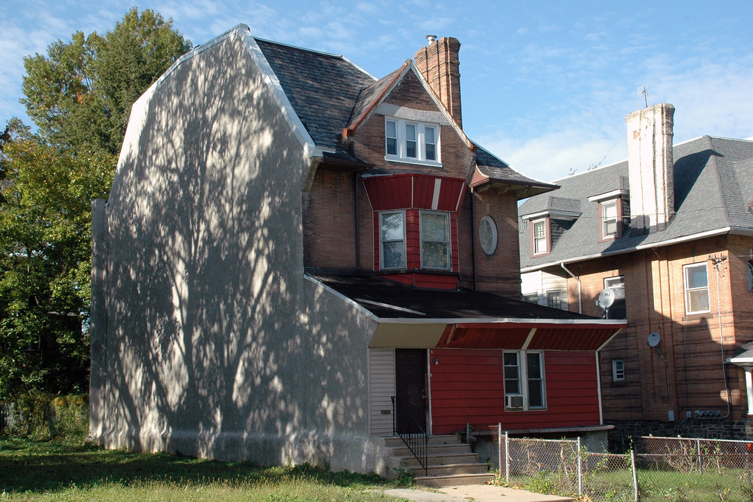 5713 Thomas Ave in Philadelphia, PA - Foto de edificio