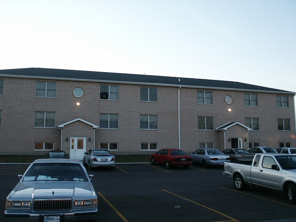 2560 E Clark St in Diamond, IL - Foto de edificio