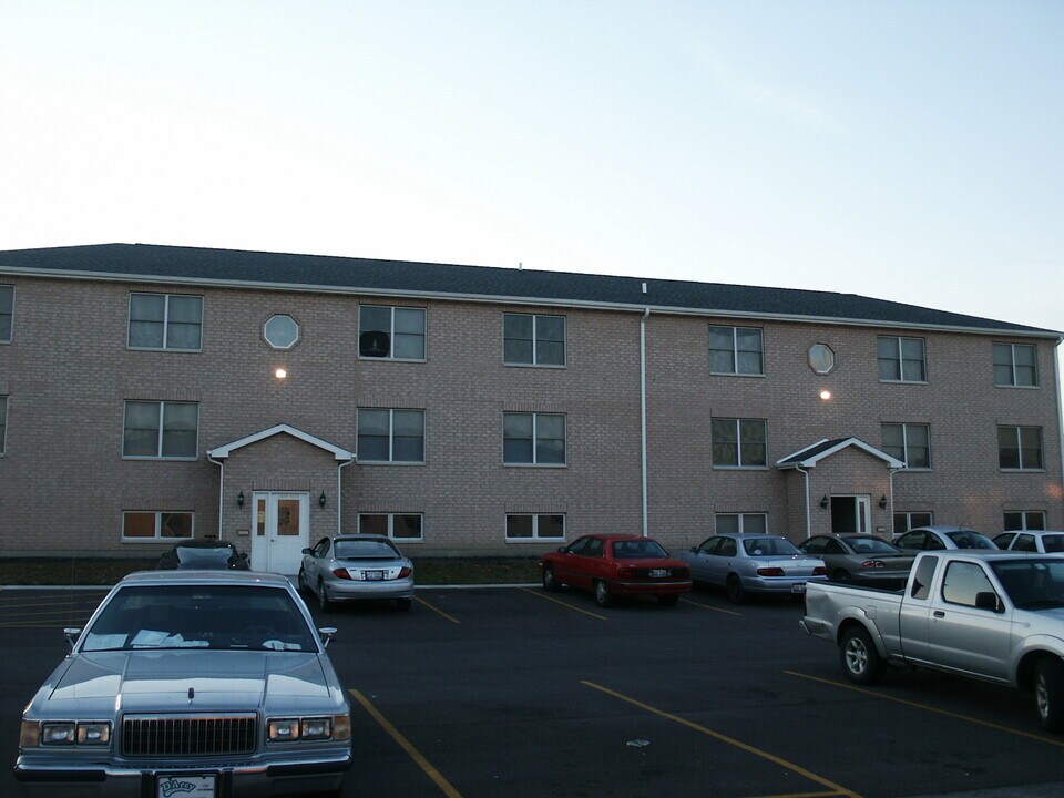 2560 E Clark St, Unit 2574 in Diamond, IL - Building Photo