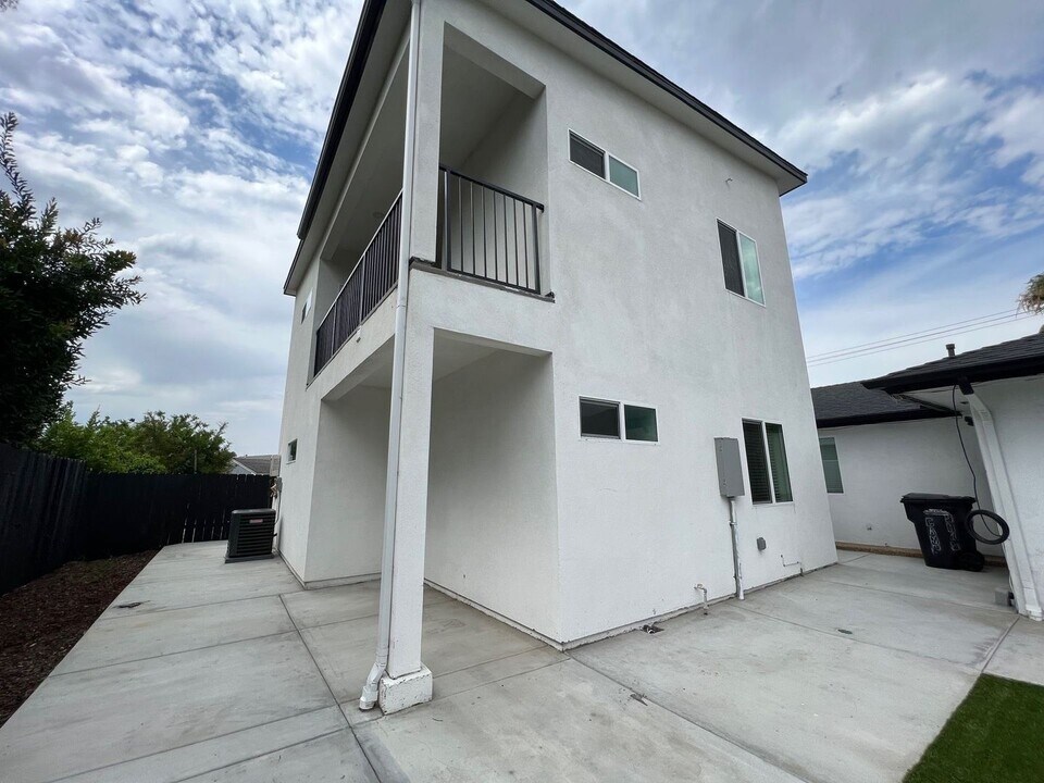 5047 Campanile Dr in San Diego, CA - Building Photo