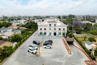 Wilson Tower in San Gabriel, CA - Foto de edificio - Building Photo